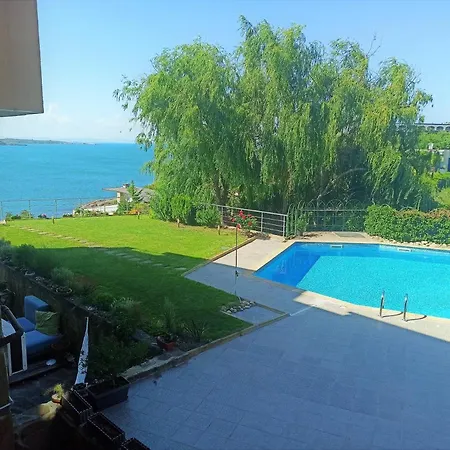 Paradise Cove 3 *